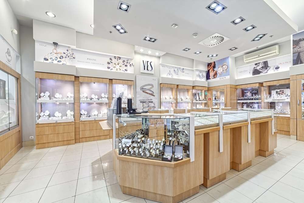 Wnętrze salonu: Salon YES C.H. Aura